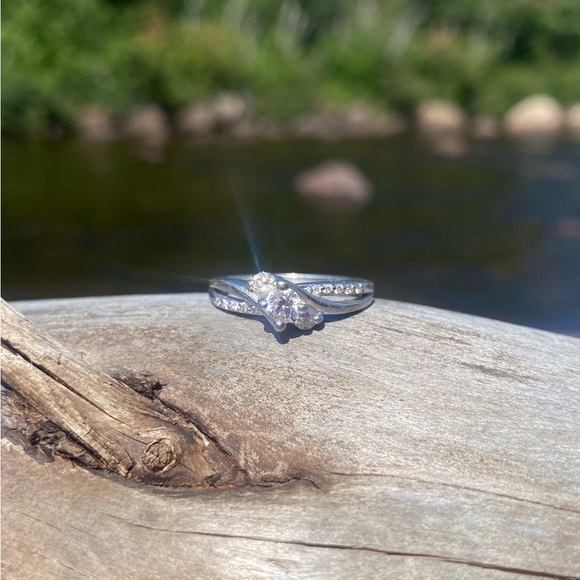 MAKE AN OFFER Canadian Diamond 14k White Gold Ring - Picture 1 of 7